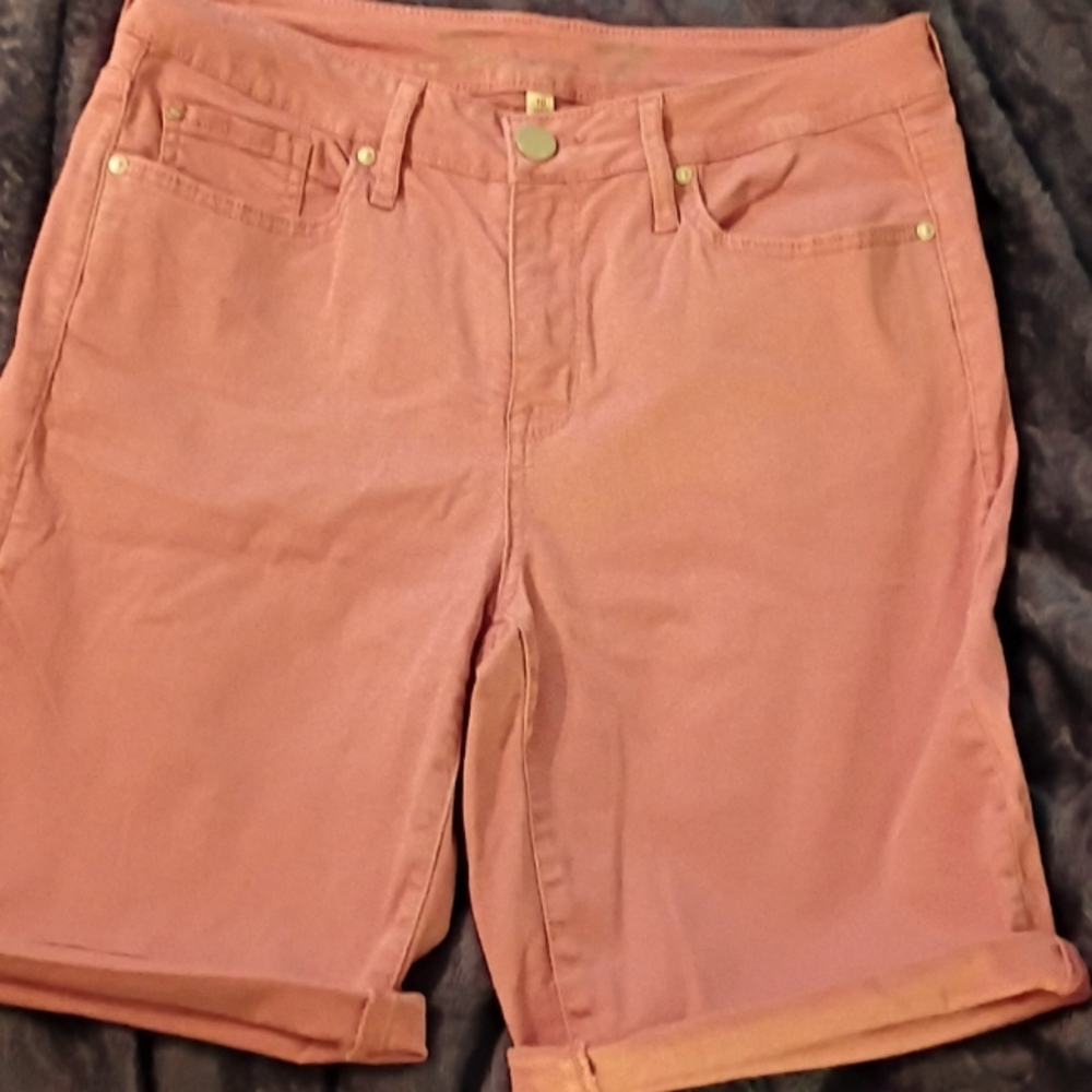 Seven7 9" Sunset Bermuda Shorts Size 10 Foxglove Pink StretchyDenim Rolled Cuff